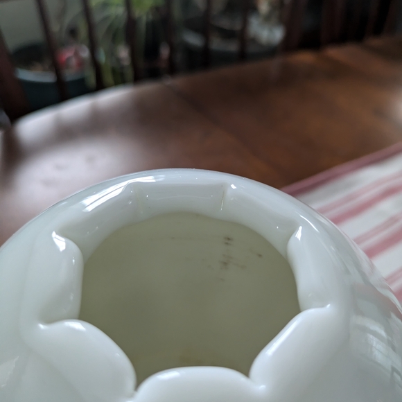 Elegant White Glass Vase - Picture 5 of 7